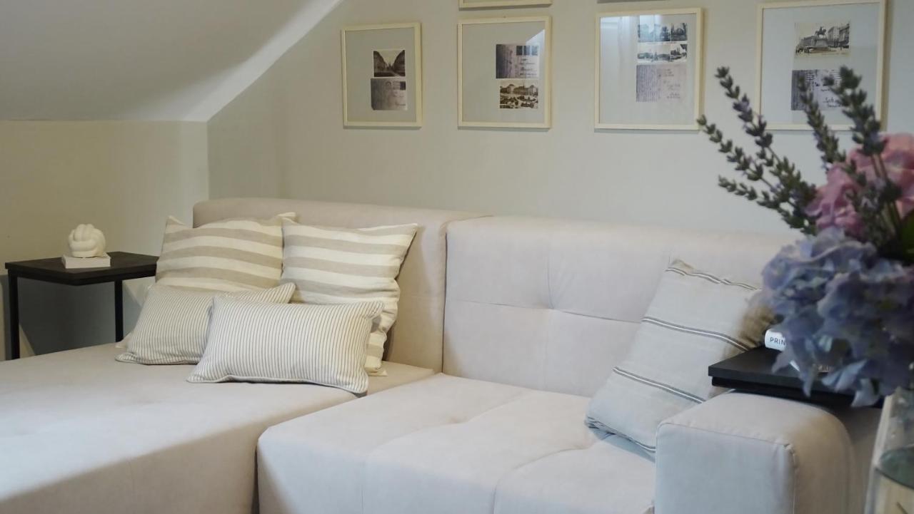 Petite Grey Apartment With Free Private Parking Zagreb Extérieur photo