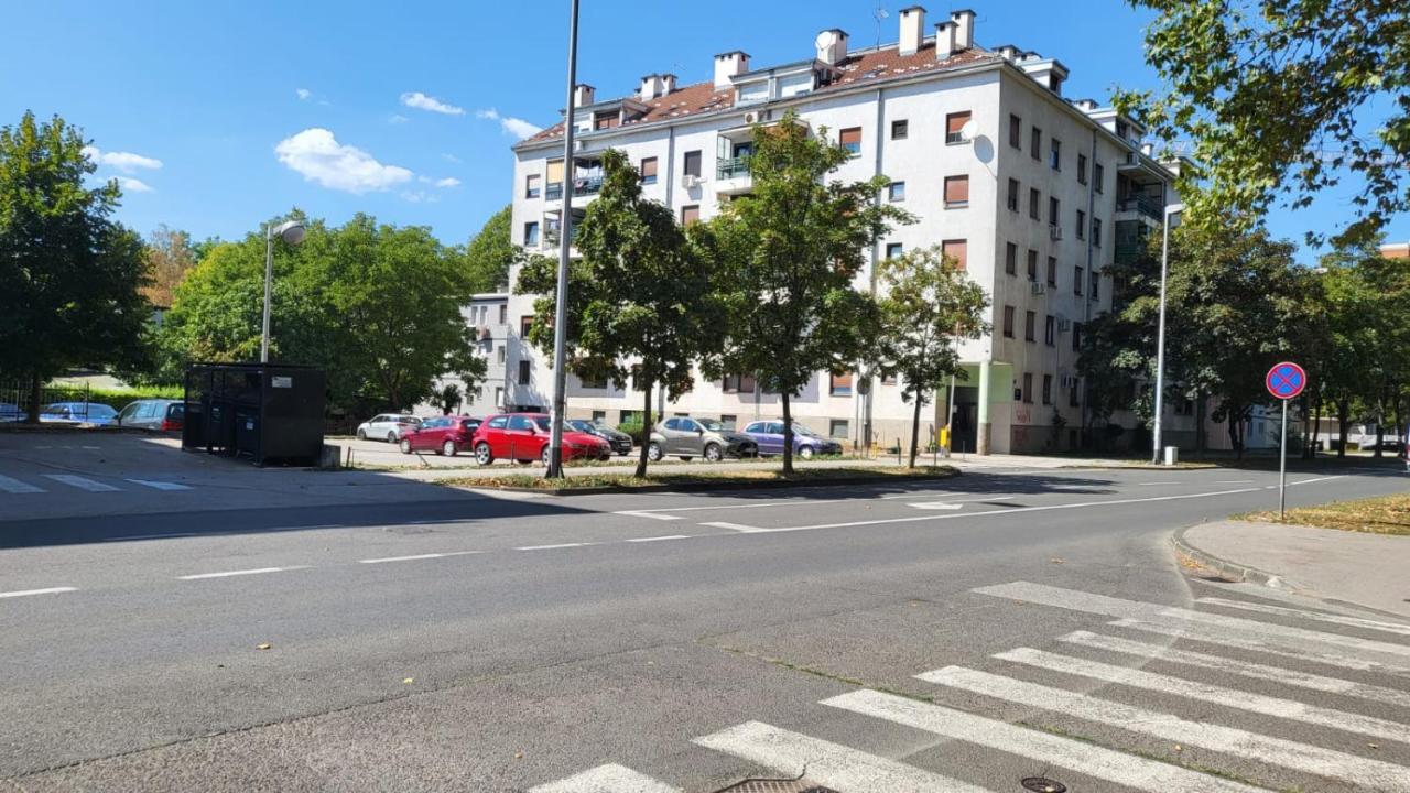 Petite Grey Apartment With Free Private Parking Zagreb Extérieur photo