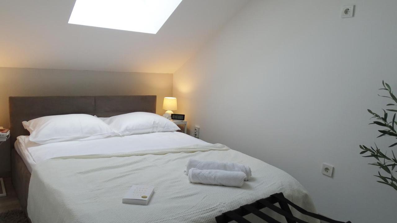 Petite Grey Apartment With Free Private Parking Zagreb Extérieur photo